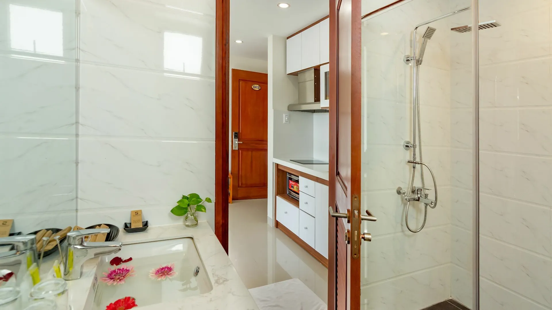Апарт-отель Salamander Apartment Hotel Дананг