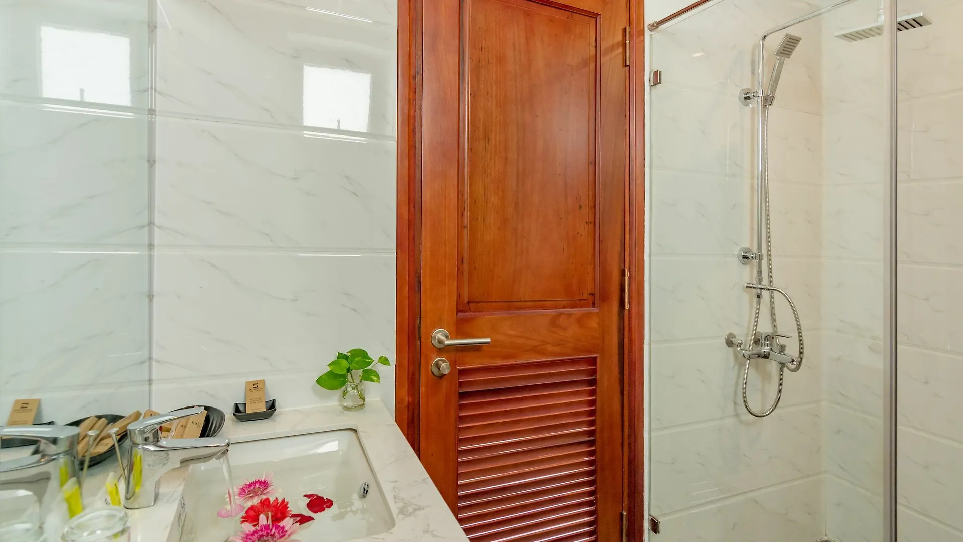 *** Апарт-отель Salamander Apartment Hotel Дананг Вьетнам