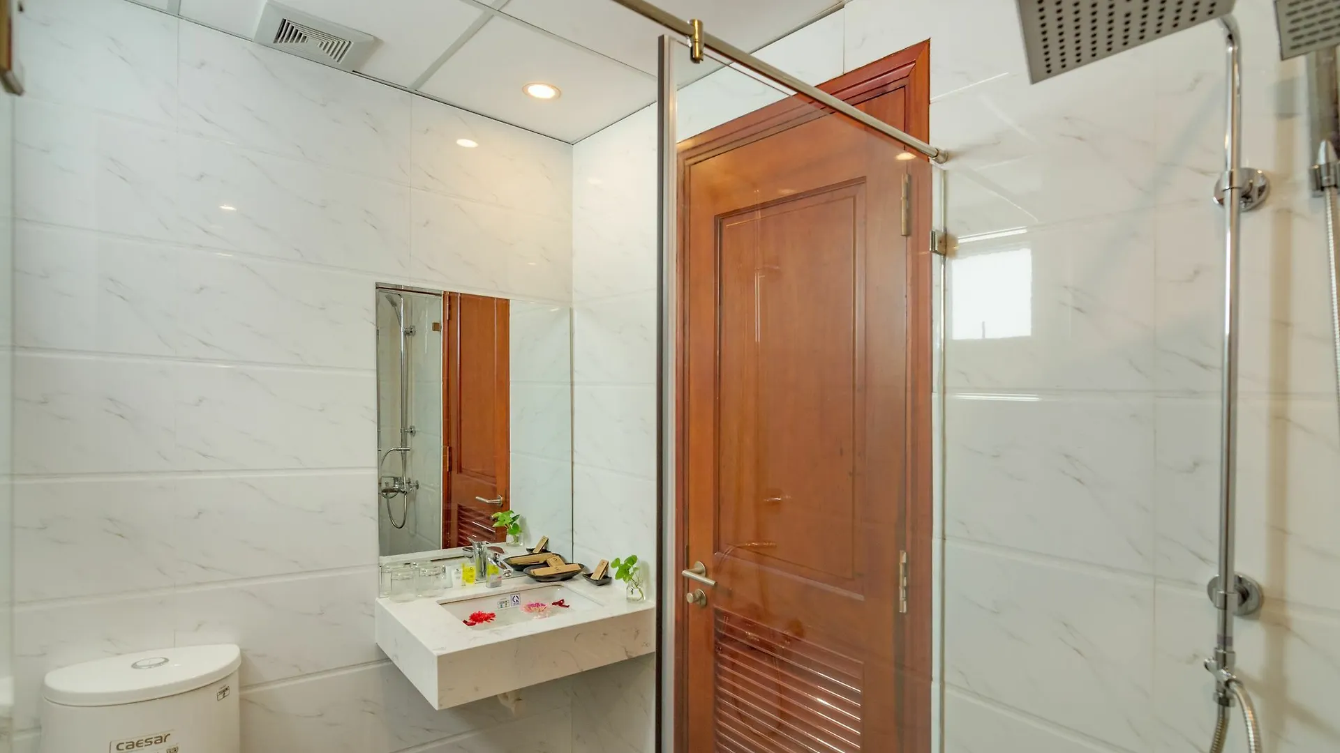 Salamander Apartment Hotel Дананг 3*,